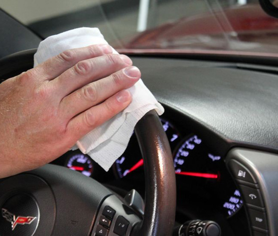 Ruční mytí a čištění interiéru suchou cestou – běžná údržba vozu